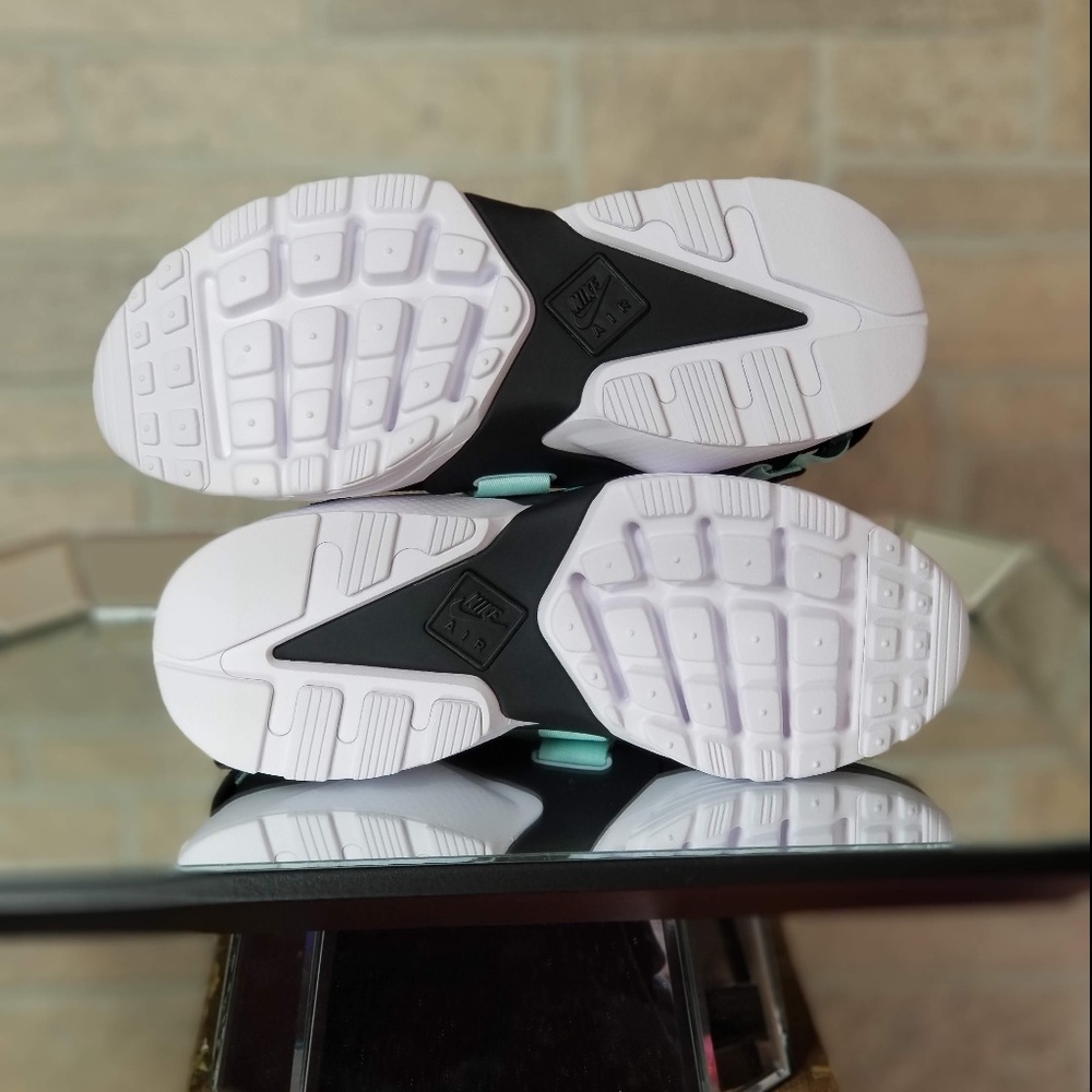 🚨SOLD🚨 Nike Air Huarache City Low - Picture 7 of 7